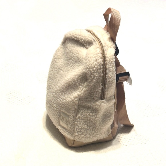 5/$15💥 DSW Cream Faux Fur Kids Backpack Travel & Everyday Bag - Picture 2 of 13